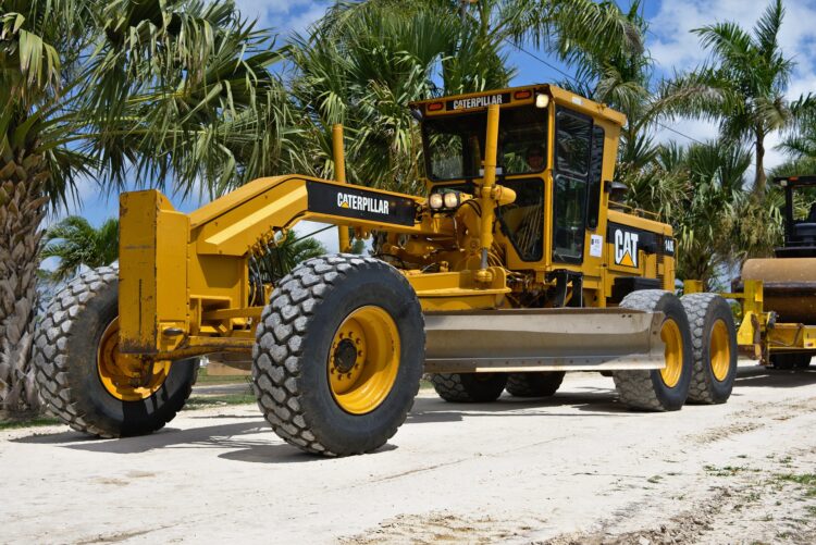 grader-gb9a0a0339_1920